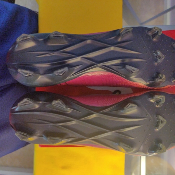 Soccer cleats- puma ultra 2.4 Fairground/AG. Good condition. Retail $150-$180. - Picture 4 of 8